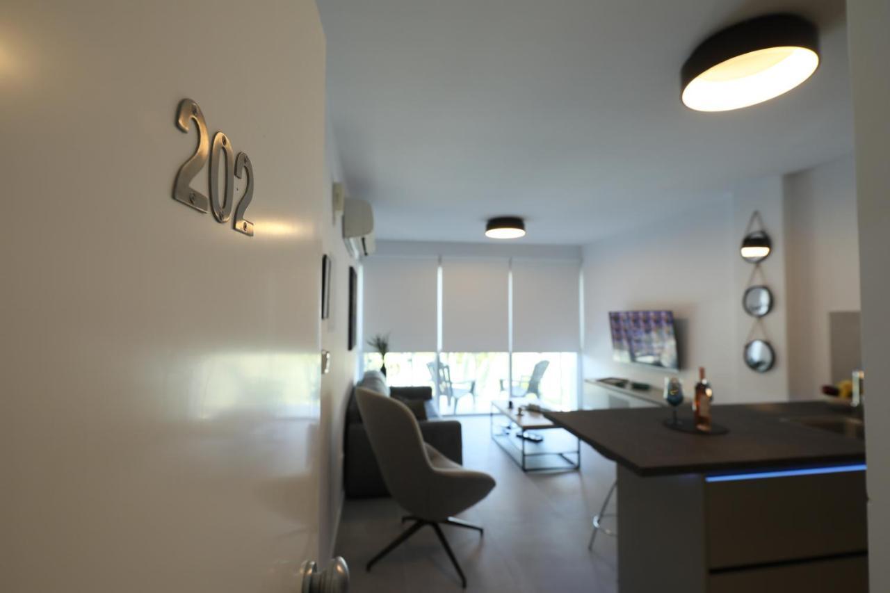 Lovely Cozy One Bedroom Suite With Pool โปรทาราส ภายนอก รูปภาพ