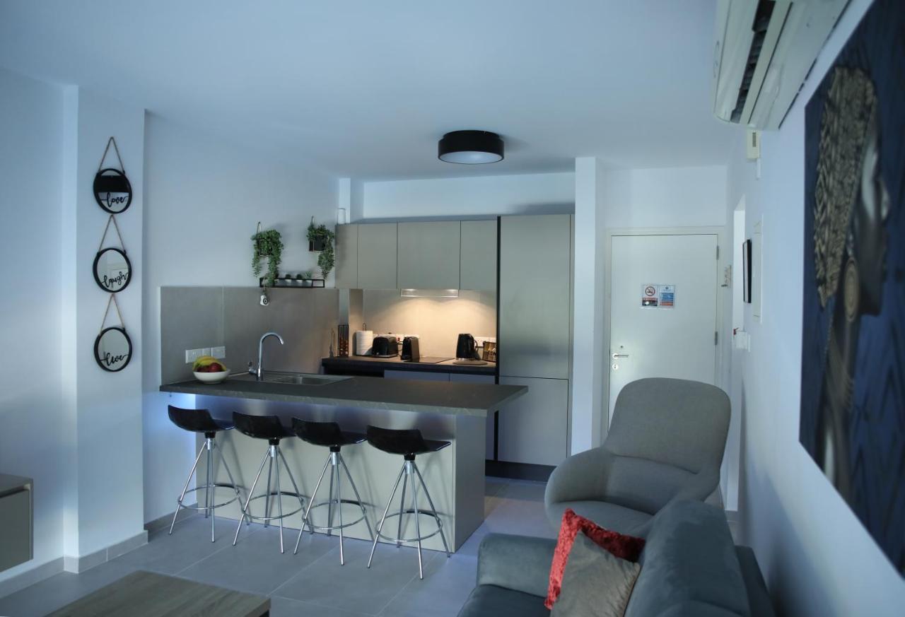 Lovely Cozy One Bedroom Suite With Pool โปรทาราส ภายนอก รูปภาพ